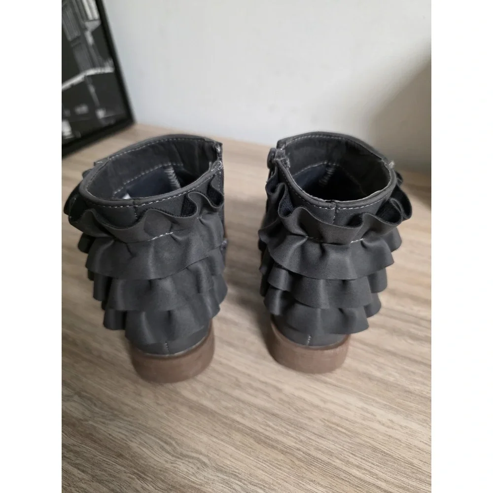 Nicole Miller Ruffle Bootie‎ Baby Girls Size 9 Gray Shimmer Side Zip
